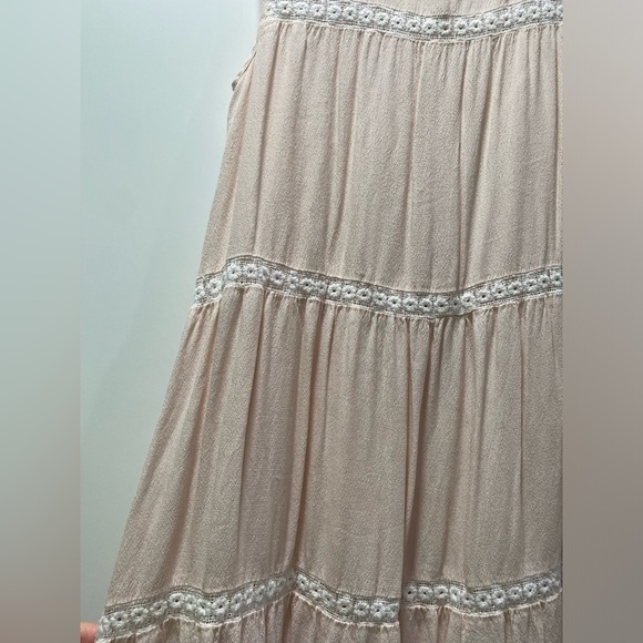 Elegant pale pink lace tiered sleeveless Dress - Picture 2 of 7